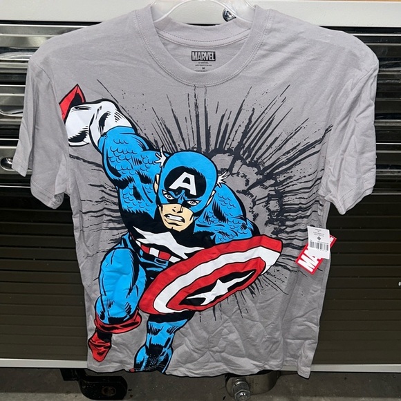 Marvel Other - NWT marvel men’s T-shirt excellent condition.